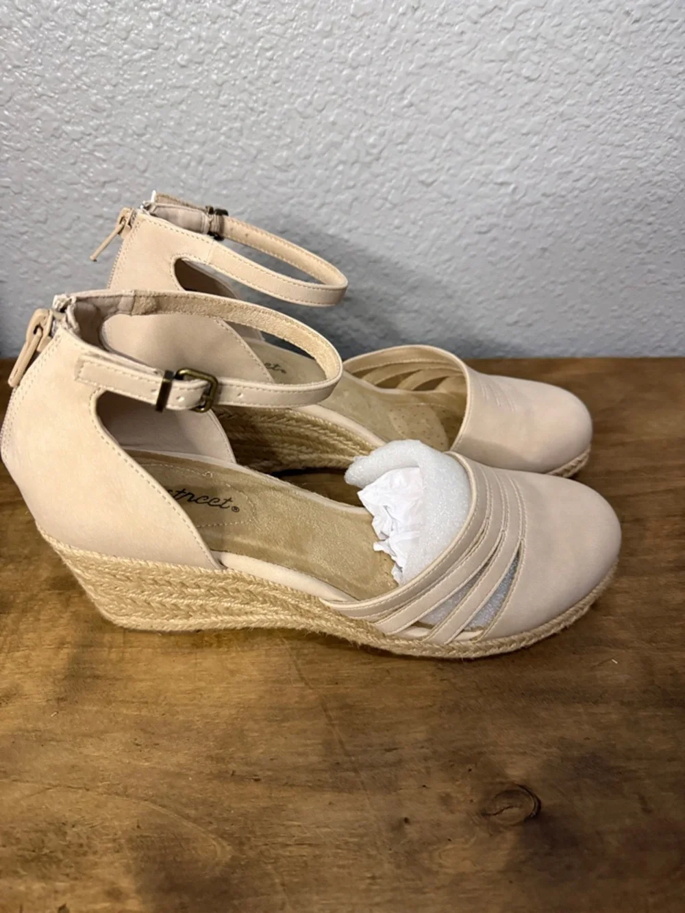 Easy Street Ankle-Strap Espadrille Wedge  size 10 Narrow - Picture 3 of 7
